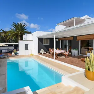 villa-golf-lanzarote.in-canary-islands.com/